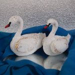 Swan figurines