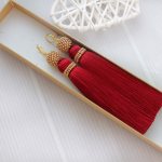 DIY tassel earrings made of thread and beads with photo