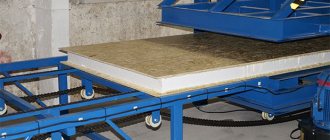 The SIP panel consists of two OSB boards, between which there is a layer of polystyrene foam.